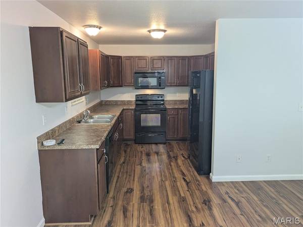 9 Norman DR, Columbia, IL 62236