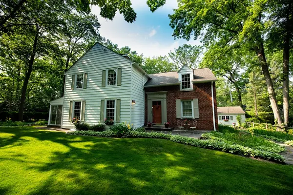 1342 Larrabee LN, Northbrook, IL 60062