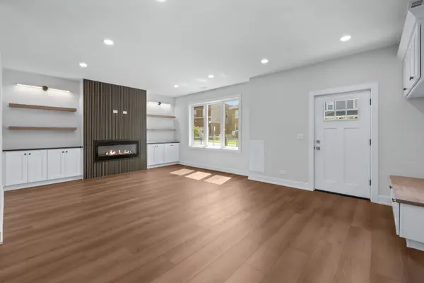 7610 W 60th PL, Summit, IL 60501