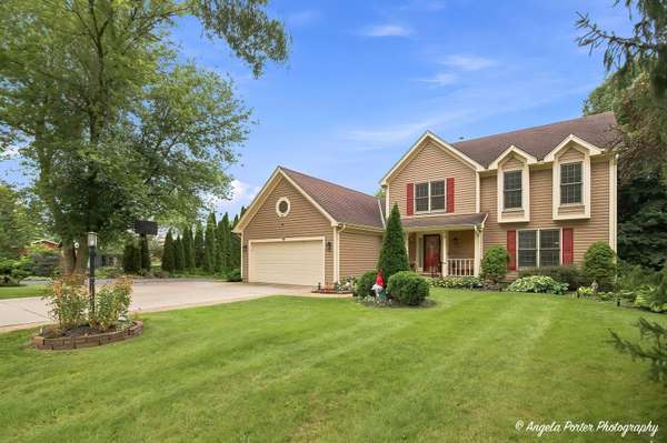 1813 Lakeview ST, Johnsburg, IL 60051