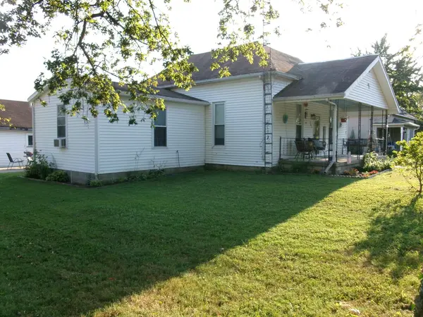 301 Gowdy ST, Enfield, IL 62835