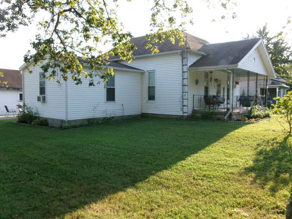 301 Gowdy ST, Enfield, IL 62835