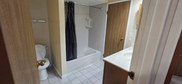 940 N Lakeside DR #2A, Vernon Hills, IL 60061