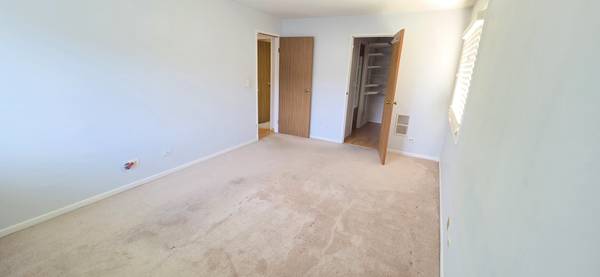 940 N Lakeside DR #2A, Vernon Hills, IL 60061