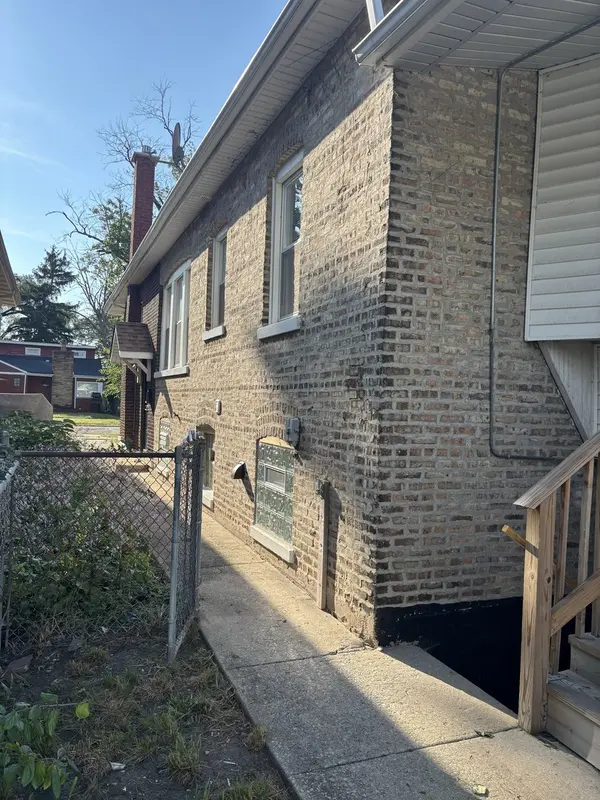 10215 S Emerald AVE, Chicago, IL 60628