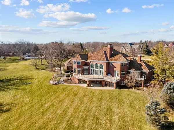 36W555 Stoneleat RD, St. Charles, IL 60175
