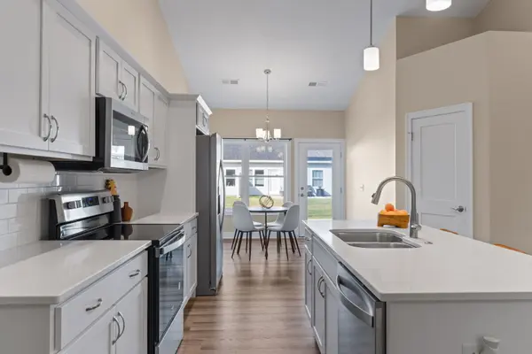 127 Beacon Harbor Pkwy, East Moline, IL 61244
