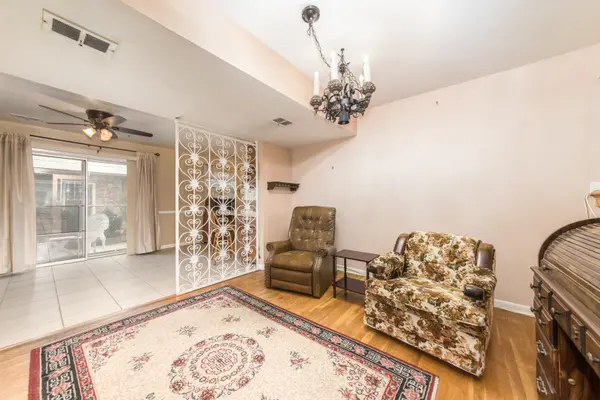 9025 Sherry LN #9025, Des Plaines, IL 60016