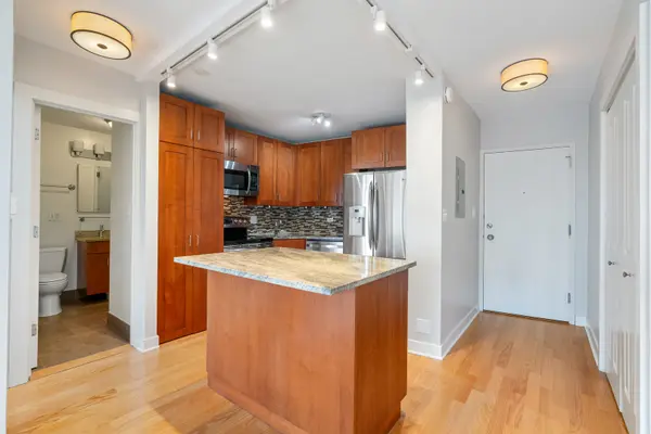 2930 N Sheridan RD #1605, Chicago, IL 60657