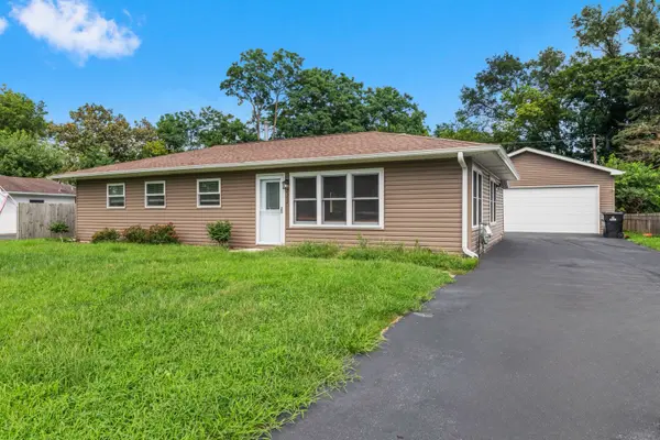 2302 Manor LN, Mchenry, IL 60051