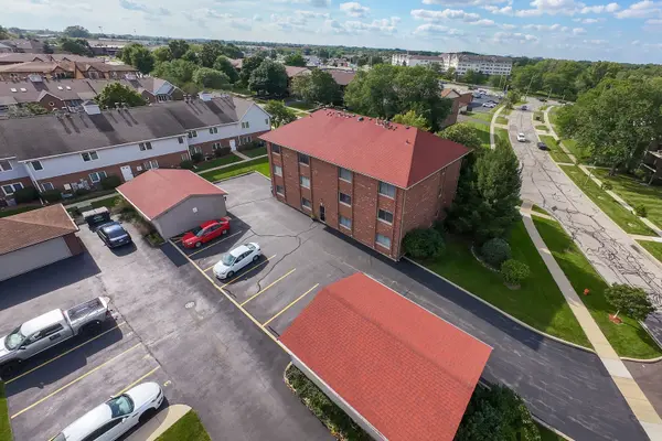 1204 Chalet RD #302, Naperville, IL 60563