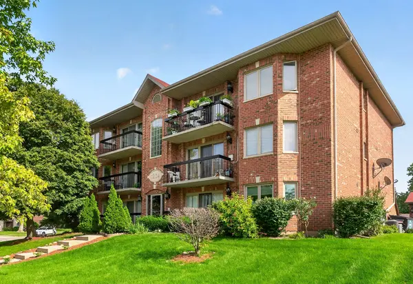 1204 Chalet RD #302, Naperville, IL 60563