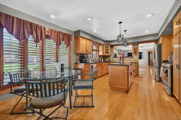 21W302 Woodview DR, Itasca, IL 60143