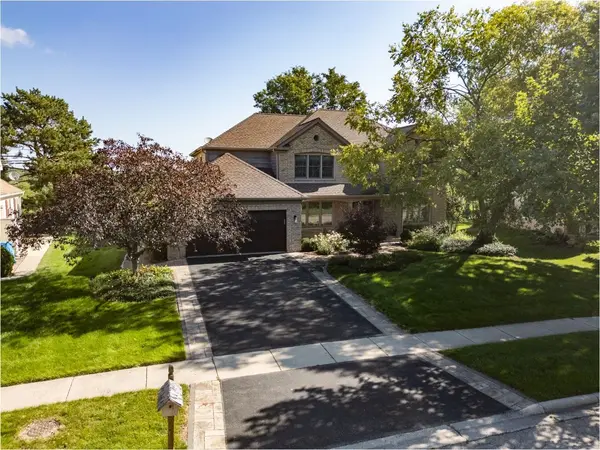 360 Ambria DR, Mundelein, IL 60060