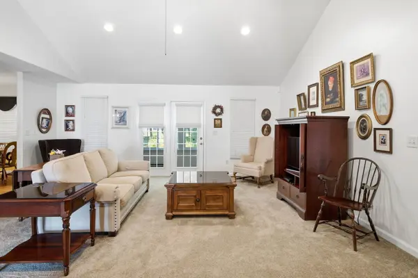 1815 Colonial DR, Marion, IL 62959