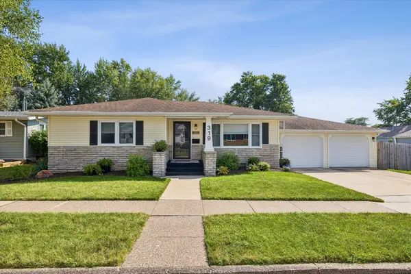 319 4th ST, De Witt, IA 52742