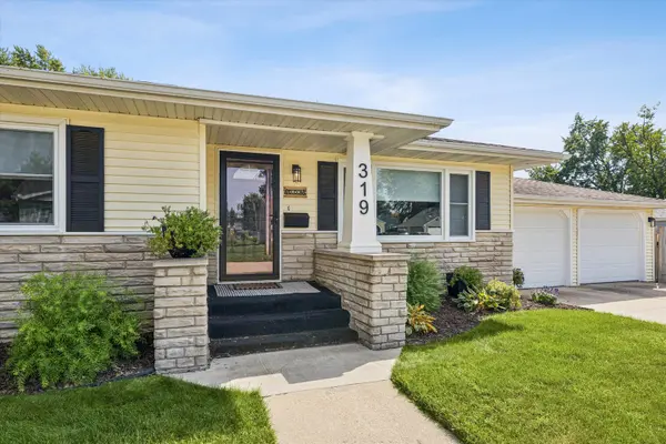 319 4th ST, De Witt, IA 52742