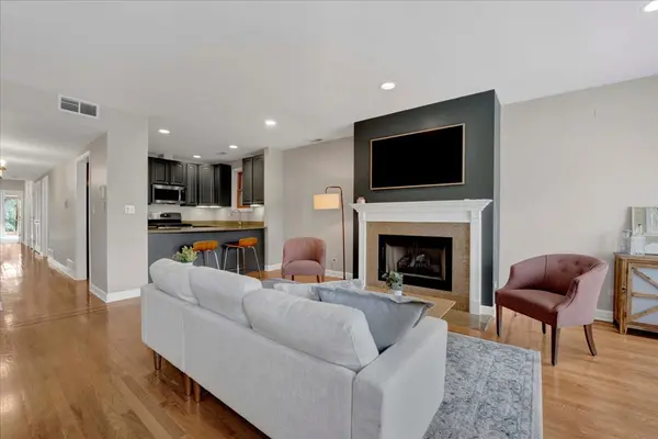 4151 N Lincoln AVE #2, Chicago, IL 60618