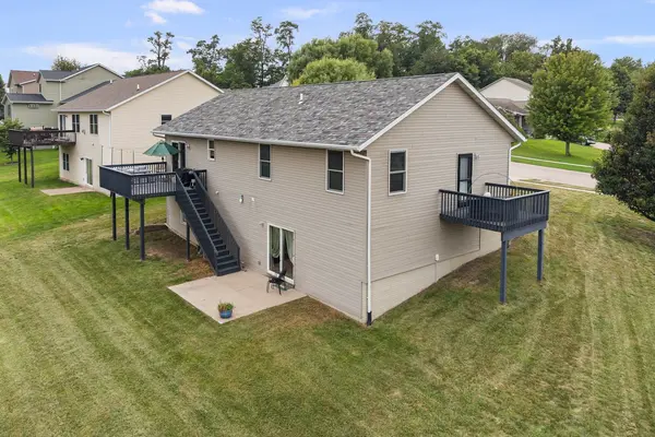 391 N 8th ST, Leclaire, IA 52753