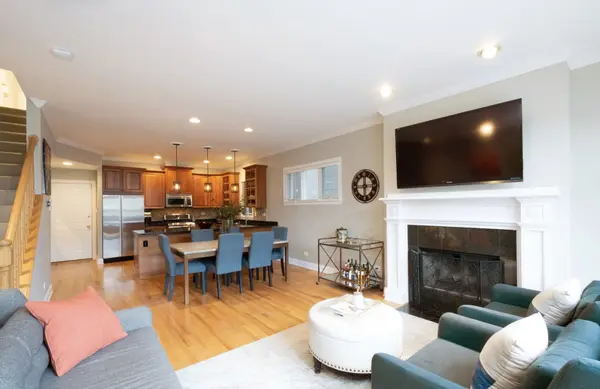 708 W Schubert AVE #B, Chicago, IL 60614
