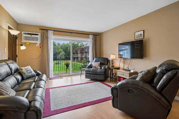 9364 Golf RD #2B, Des Plaines, IL 60016