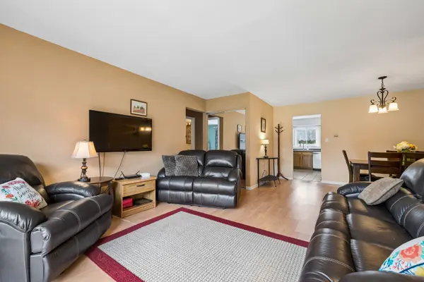 9364 Golf RD #2B, Des Plaines, IL 60016