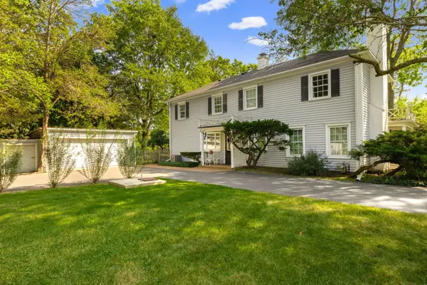 839 Huber LN, Glenview, IL 60025