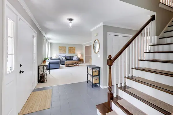925 Hidden Lake RD, Naperville, IL 60565