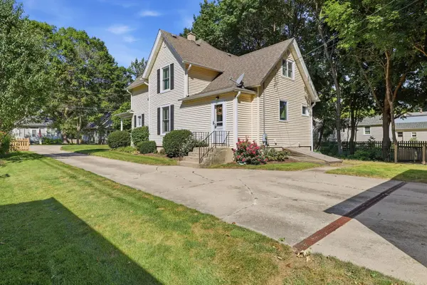 222 N 5th ST, St. Charles, IL 60174