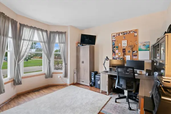 367 Larkspur LN, Round Lake, IL 60073