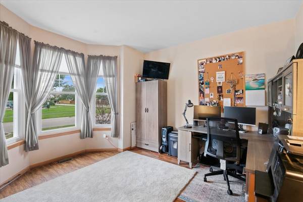 367 Larkspur LN, Round Lake, IL 60073