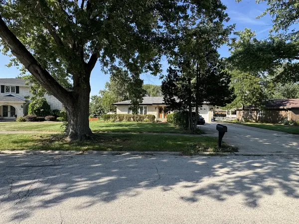 17W154 Terry TRL, Willowbrook, IL 60527