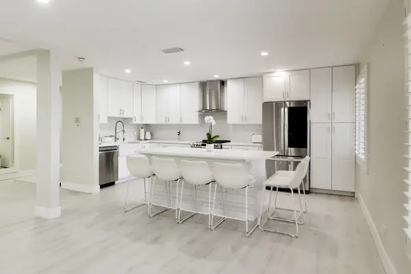 2300 W Talcott RD #2C, Park Ridge, IL 60068