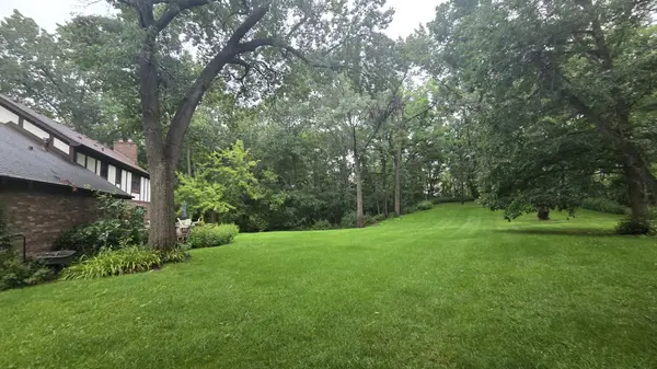 535 Machelle DR, Cary, IL 60013