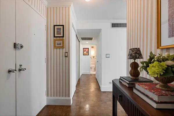 1 E Schiller ST #16C, Chicago, IL 60610