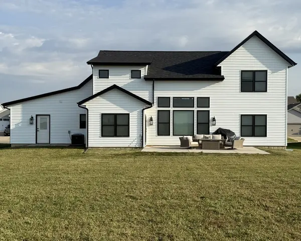 237 W Torrey Pines DR, Eldridge, IA 52748