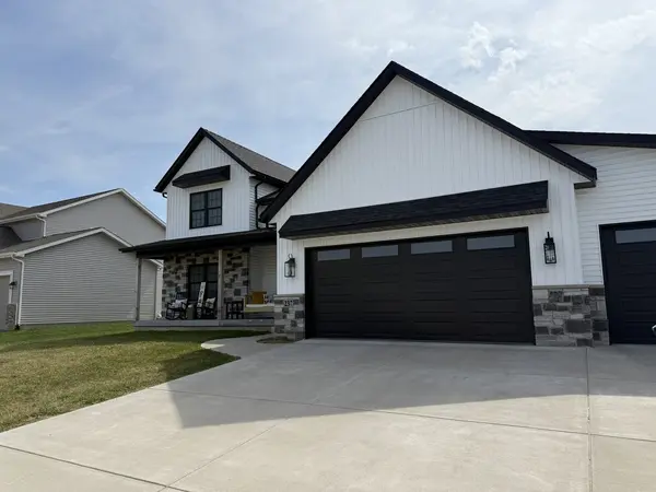 237 W Torrey Pines DR, Eldridge, IA 52748