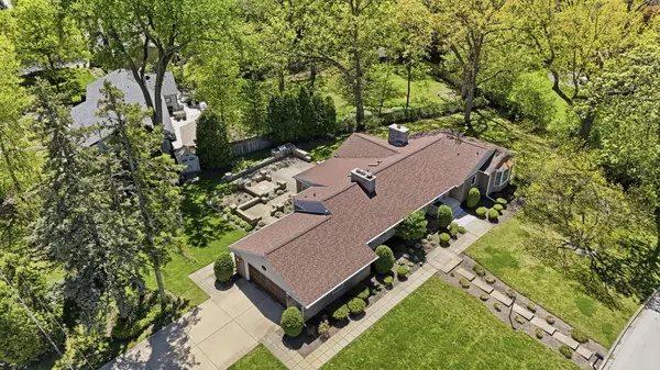 29 Brookdale LN, Palatine, IL 60067