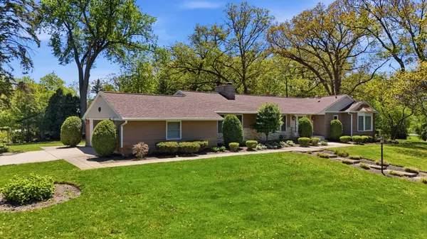 29 Brookdale LN, Palatine, IL 60067