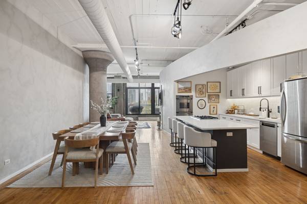 728 W Jackson BLVD #302, Chicago, IL 60661