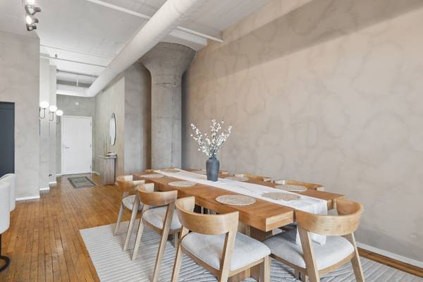 728 W Jackson BLVD #302, Chicago, IL 60661