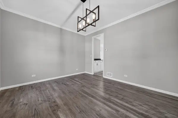 17 Chapel Hill CT, Westmont, IL 60559