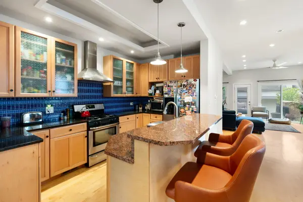 2833 N Francisco AVE, Chicago, IL 60618
