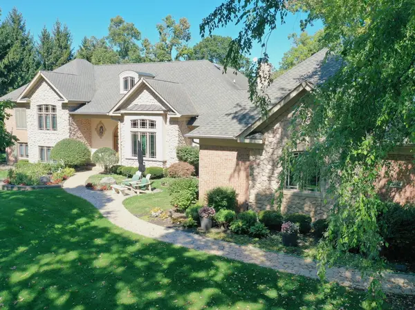 24092 W Old Oak DR, Mundelein, IL 60060
