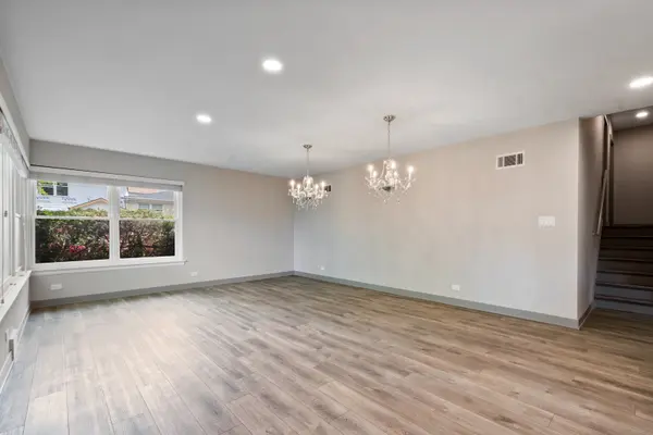 3001 W Chase AVE, Chicago, IL 60645