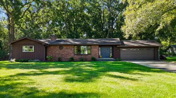 1113 River Oaks DR, Dixon, IL 61021