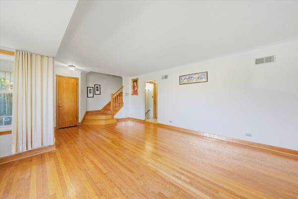 5434 S Neenah AVE, Chicago, IL 60638