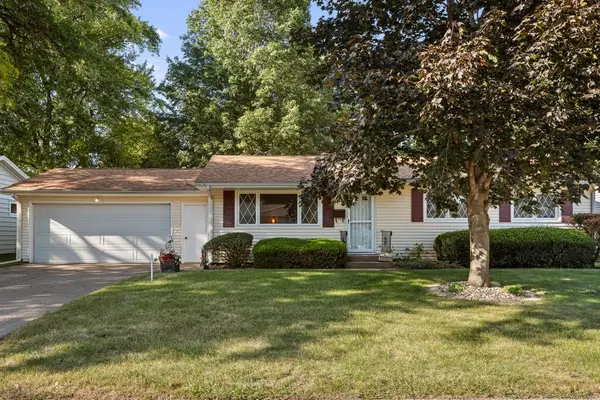 543 40th AVE, East Moline, IL 61244
