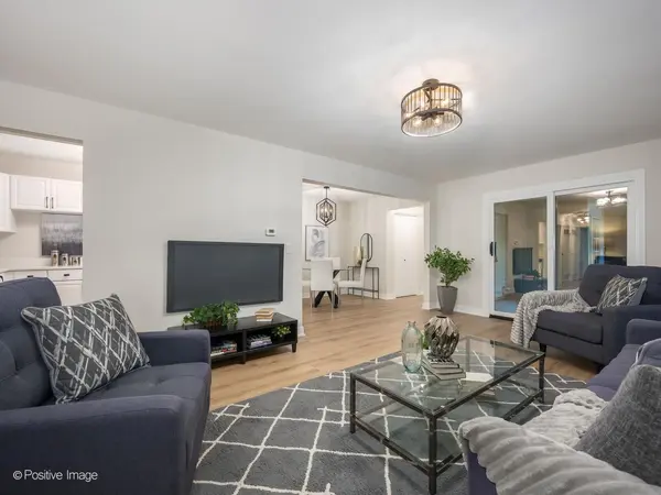 1751 Sussex WALK #D, Hoffman Estates, IL 60169