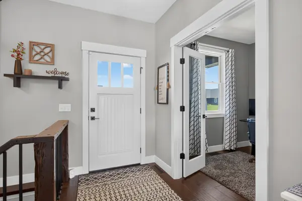 920 Muirfield CIR, Eldridge, IA 52722